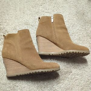 Nine West Tan Wedge Suede Shoes with Textured Grip